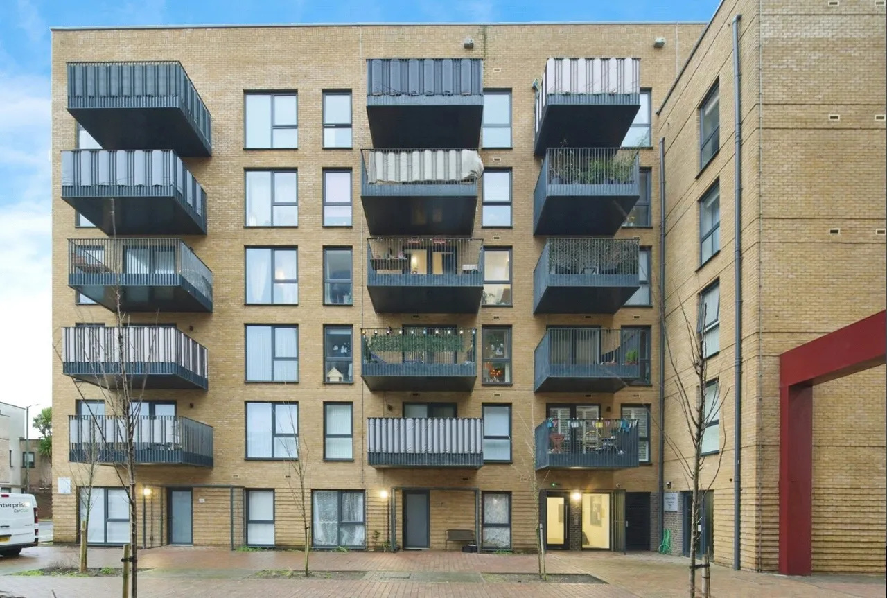 2 bed flat for sale, Clarendon Place, Portslade, BN41