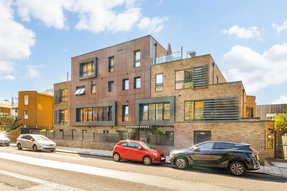 3 bed flat to rent — The Hyde, Colindale