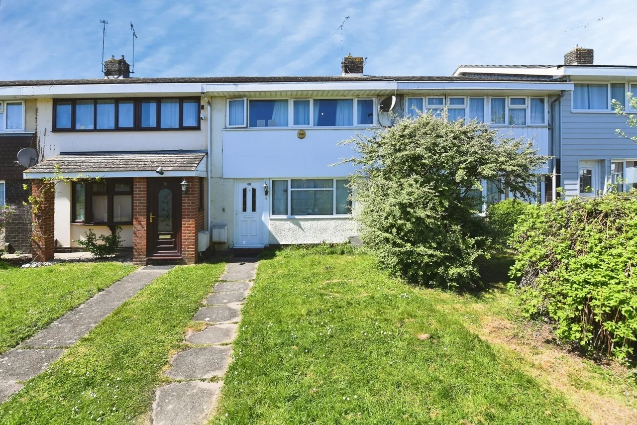 3 bed house for sale — Woolmer Green, Basildon, Essex, SS15