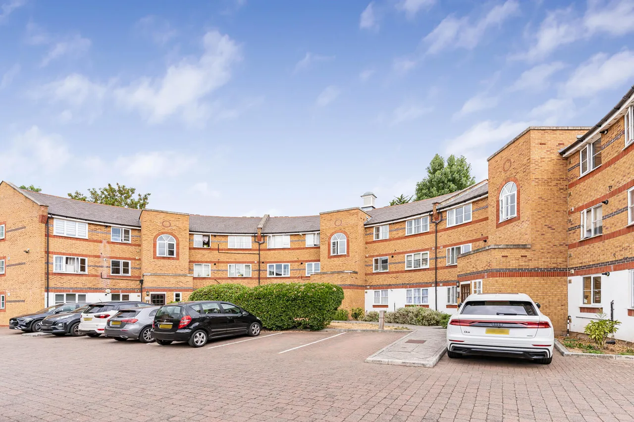 Whitworth Crescent, Enfield, EN3, photo 25