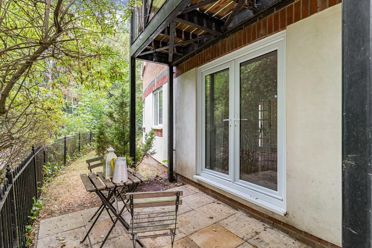 Whitworth Crescent, Enfield, EN3, photo 11