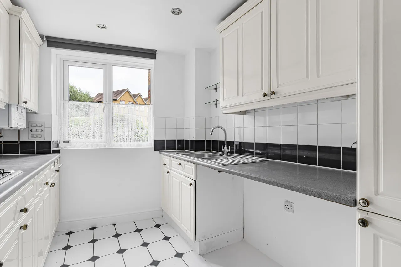 Whitworth Crescent, Enfield, EN3, photo 7