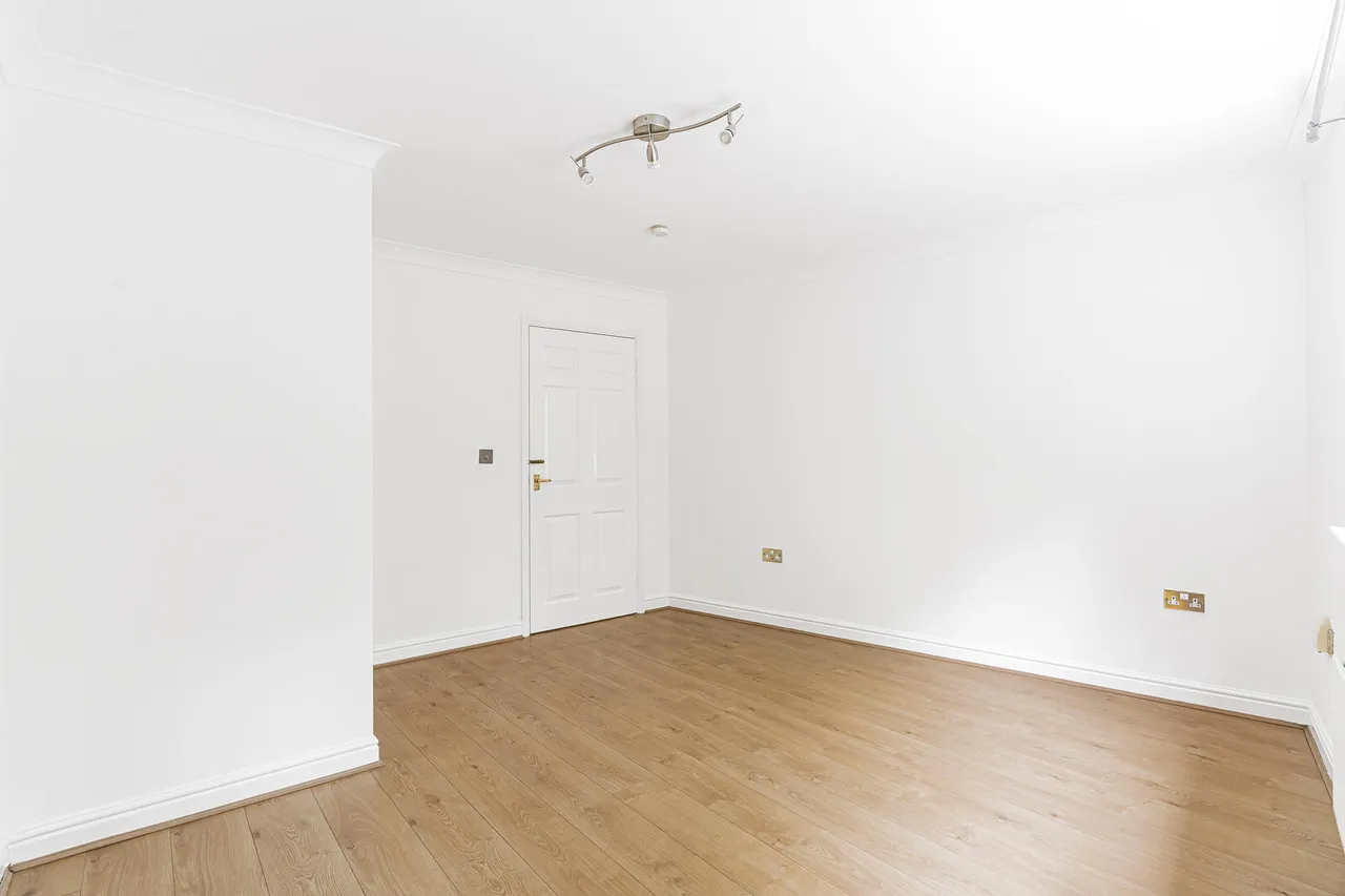 Whitworth Crescent, Enfield, EN3, photo 10