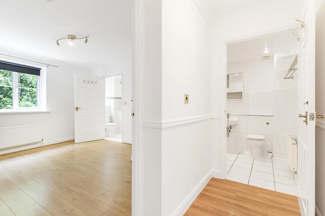 Whitworth Crescent, Enfield, EN3, photo 3