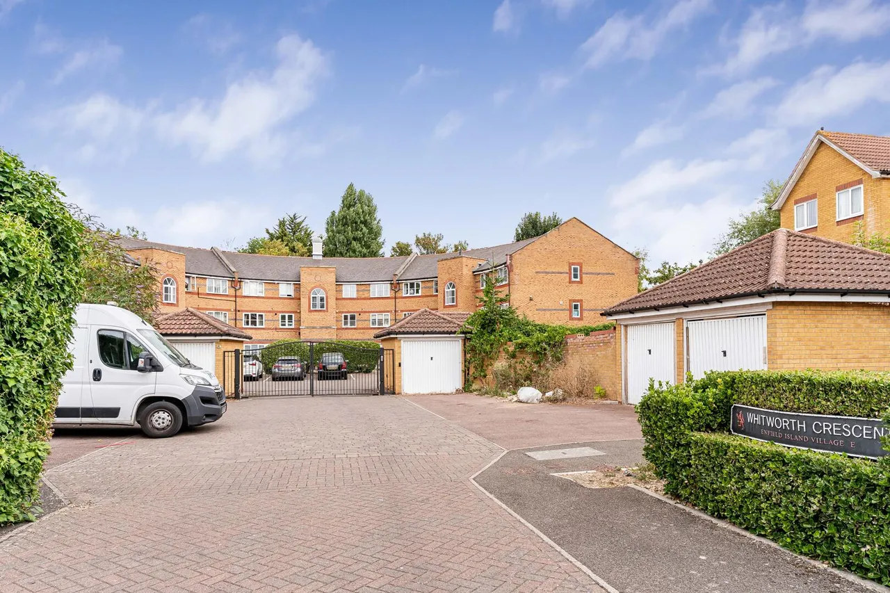 Whitworth Crescent, Enfield, EN3, photo 27