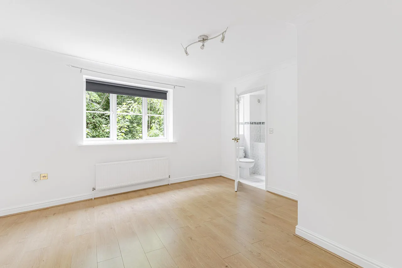 Whitworth Crescent, Enfield, EN3, photo 5