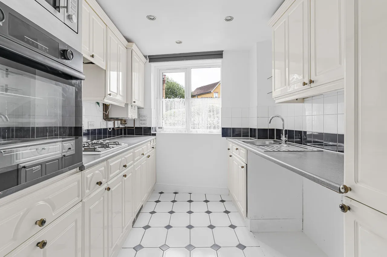 Whitworth Crescent, Enfield, EN3, photo 6
