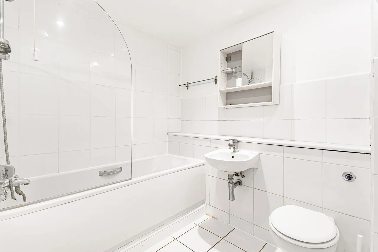 Whitworth Crescent, Enfield, EN3, photo 2