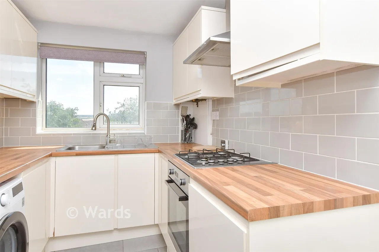 Merrals Wood Road, Strood, ME2, photo 4