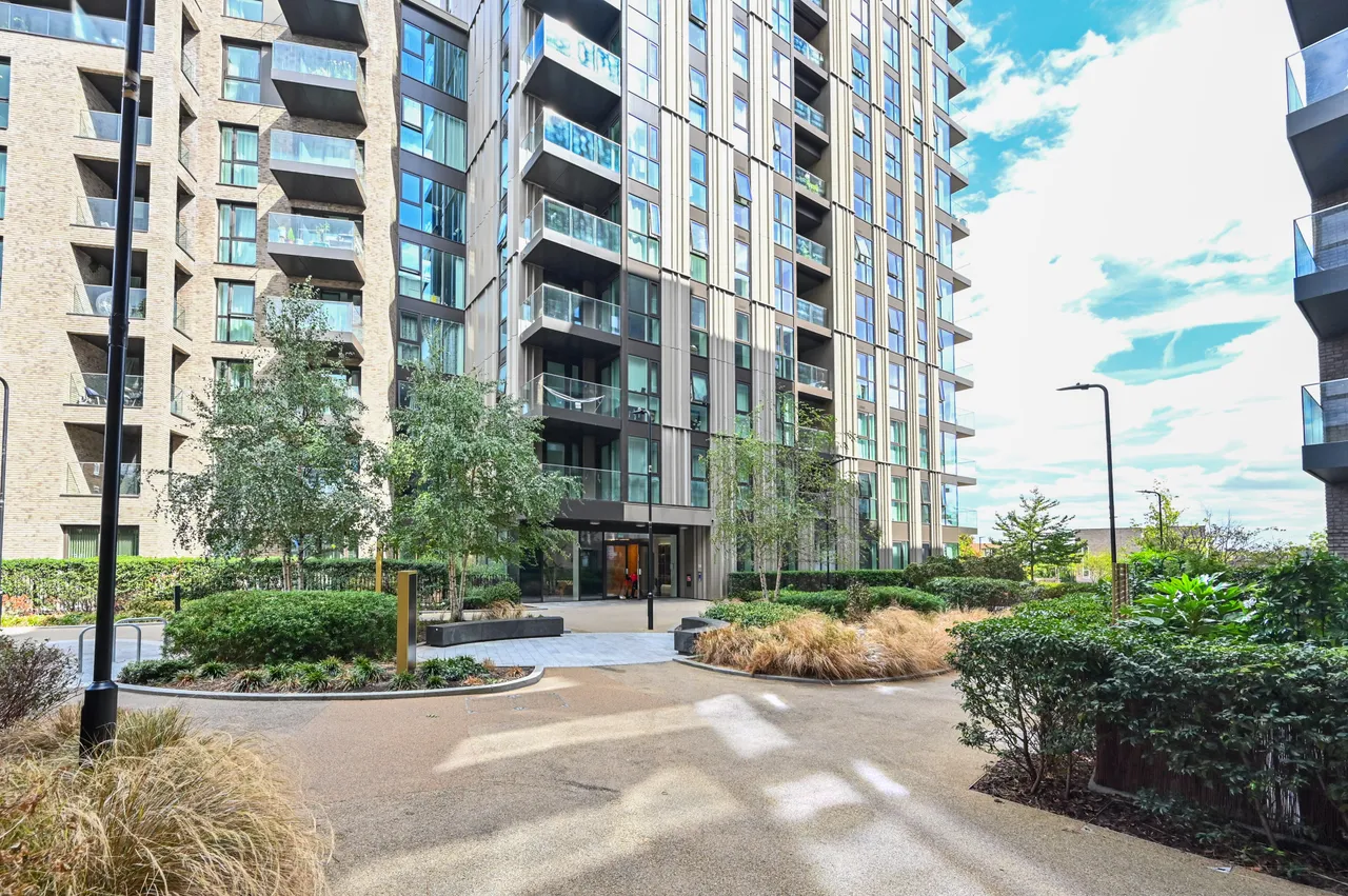 3 bed flat for sale — Flat 30, Hartingtons Court, LONDON