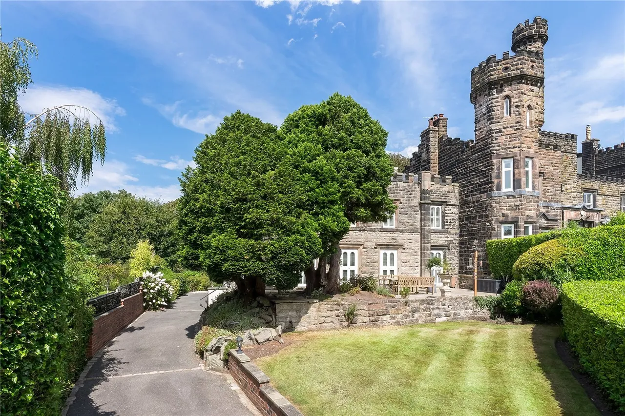 3 bed property for sale, Woodbrook Road, Alderley Edge, SK9