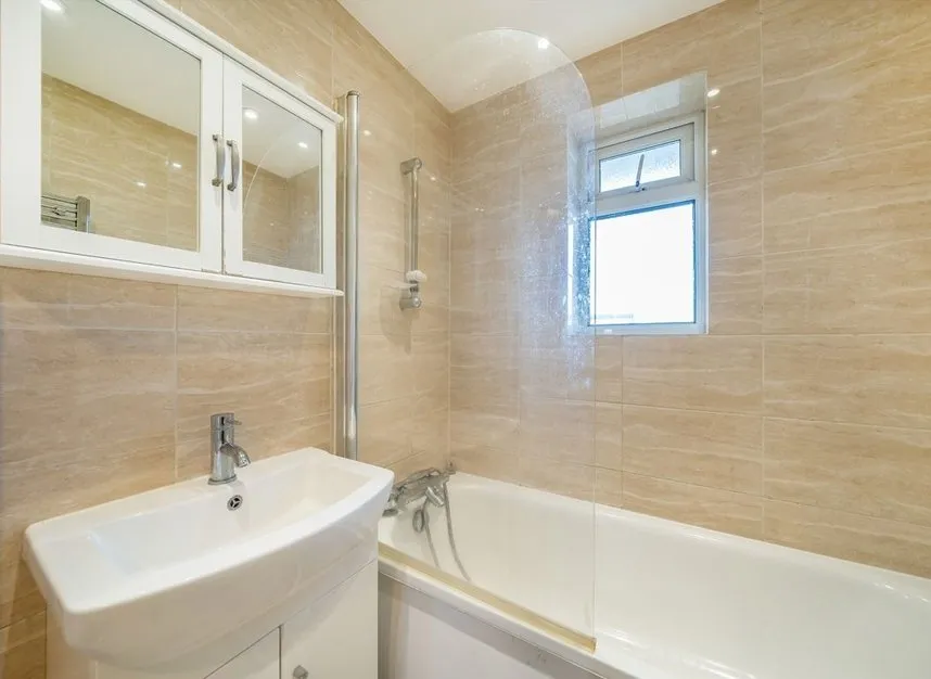 Streatham High Road, Streatham, SW16, photo 7