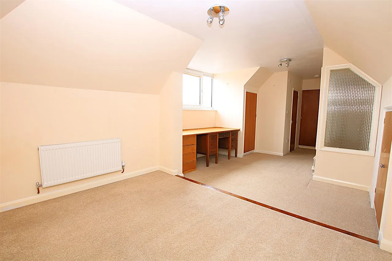 High Street, Earls Barton, photo 12