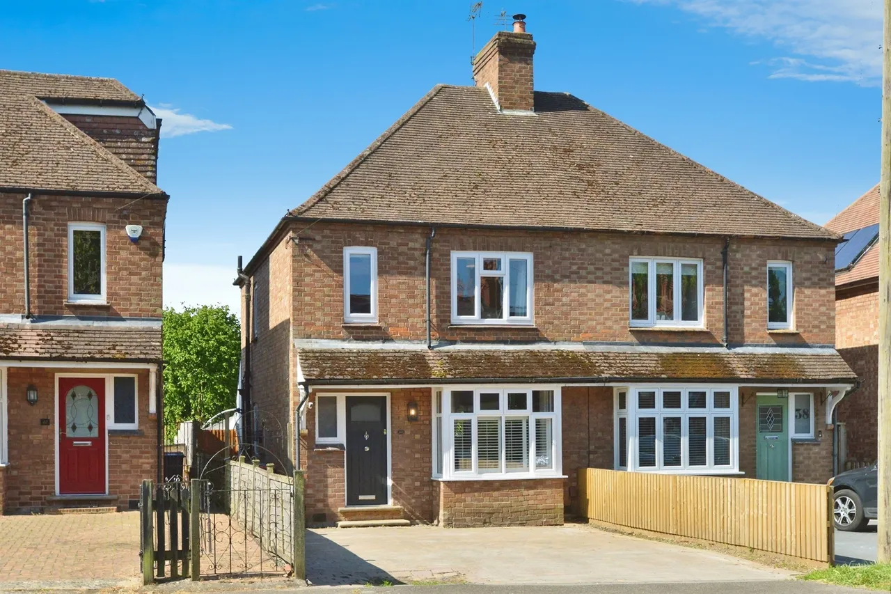 3 bed house for sale, London Road, Stony Stratford, MK11