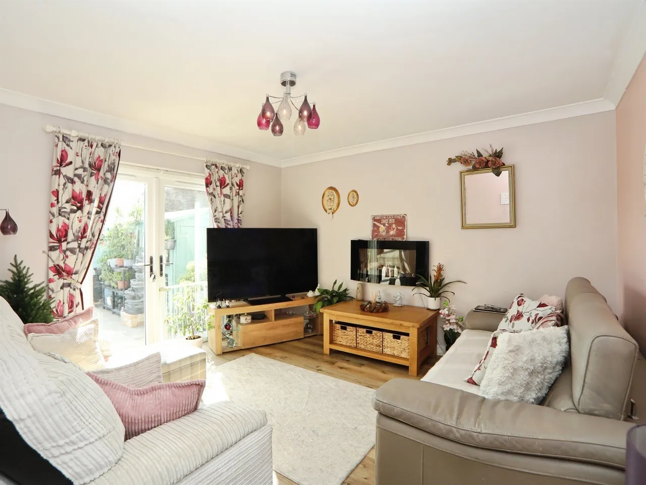 School Close, Nelson, Treharris, photo 6