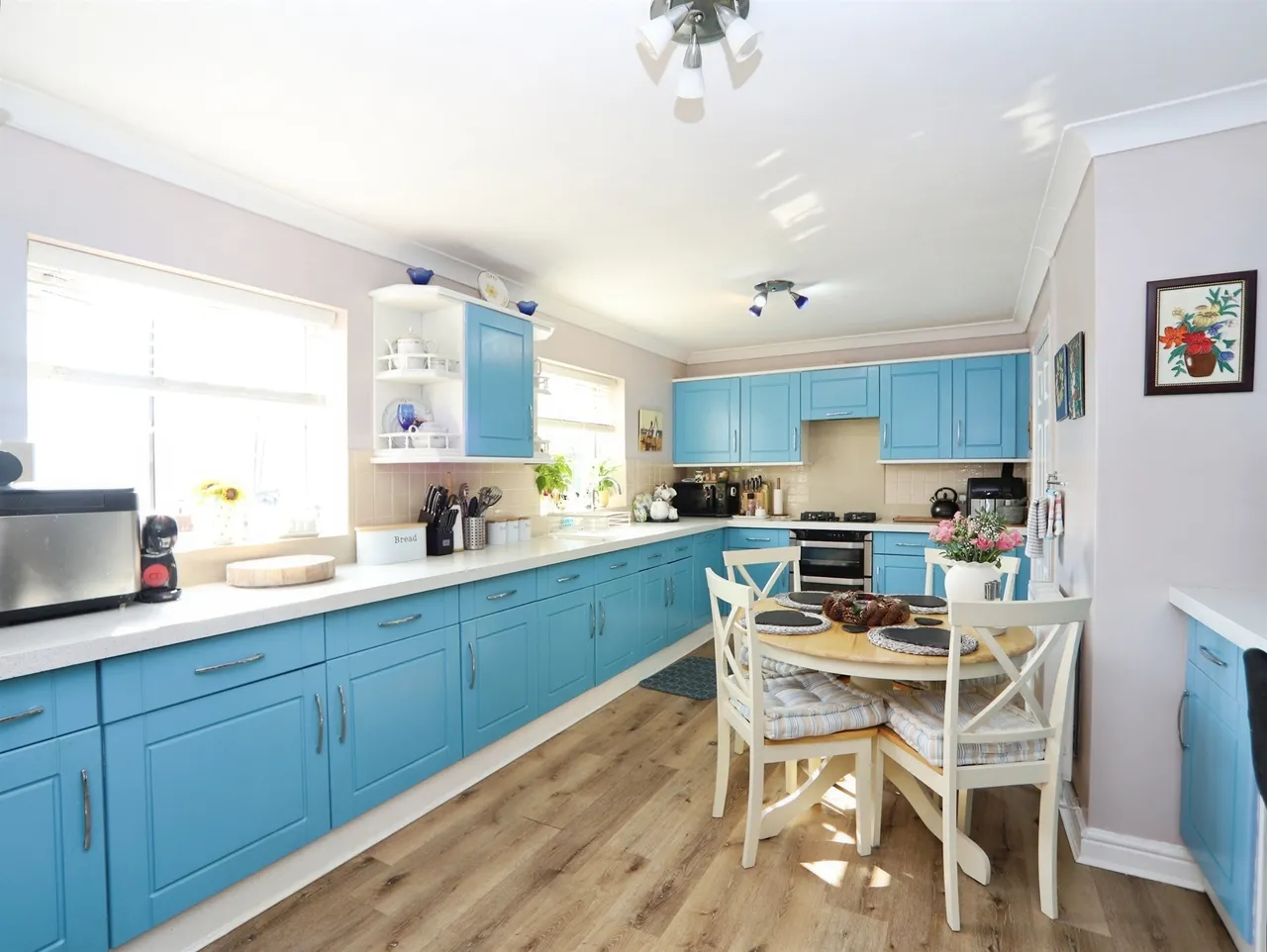 School Close, Nelson, Treharris, photo 2