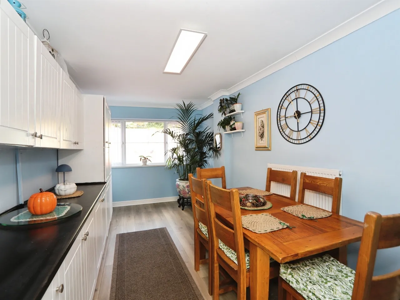 School Close, Nelson, Treharris, photo 5