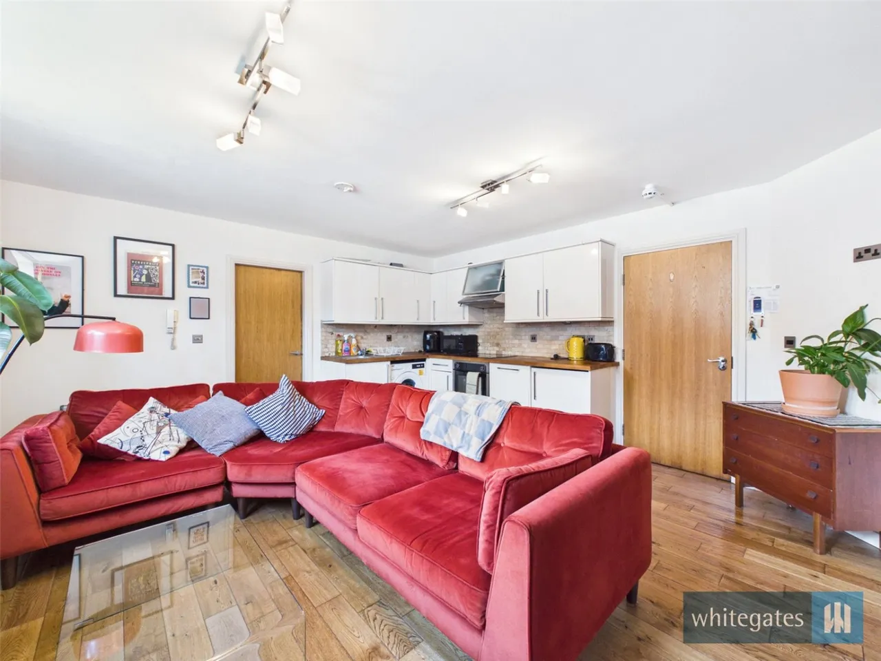 Town Street, Rodley, LS13, photo 2