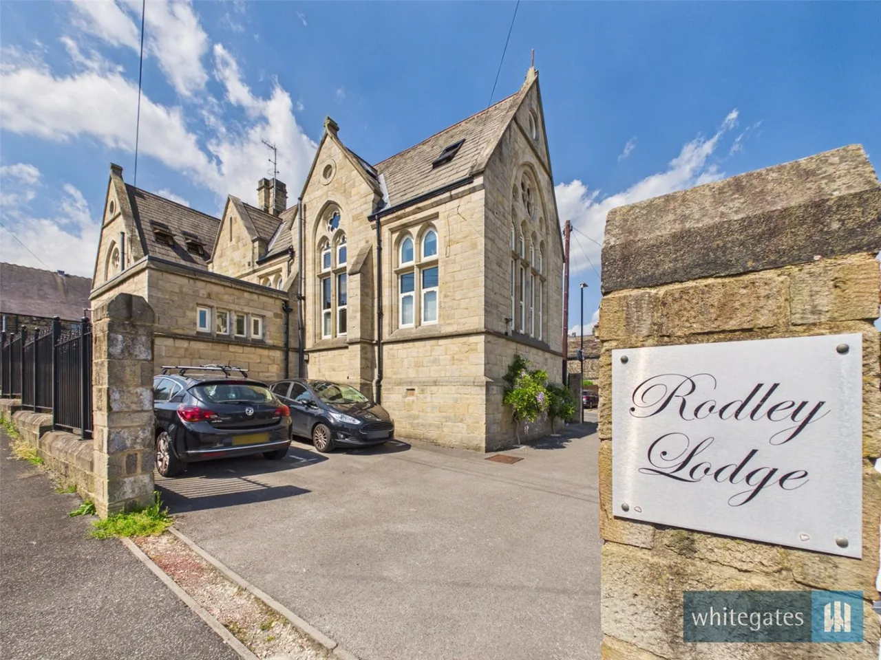 2 bed flat for sale, Town Street, Rodley, LS13