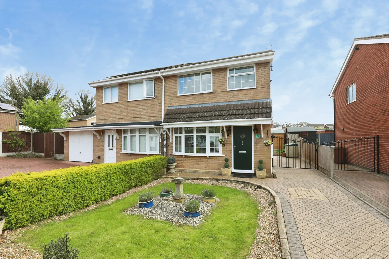 3 bed house for sale — Redcar Road, Stoke-On-Trent