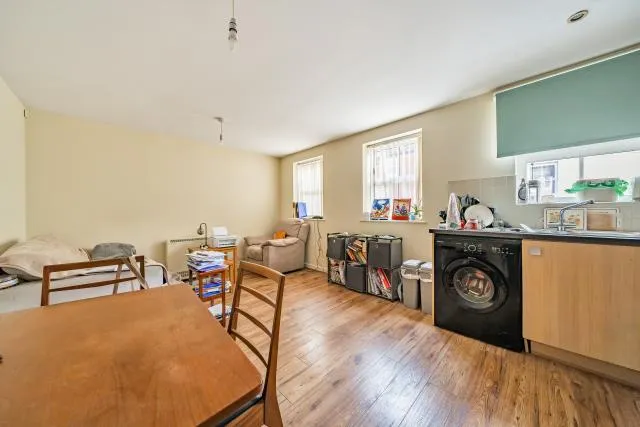 Nymet Court, Aylesbury, HP19, photo 4