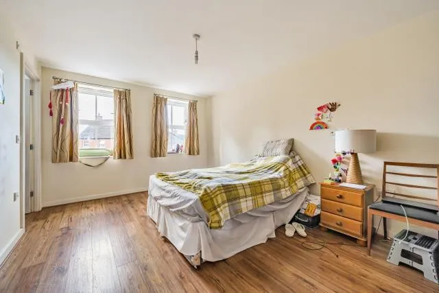 Nymet Court, Aylesbury, HP19, photo 6