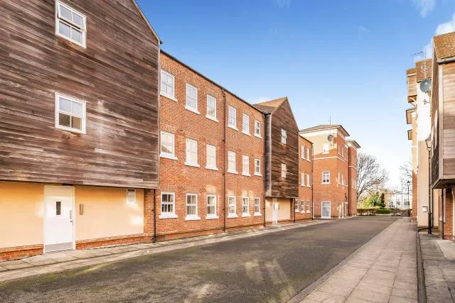 Nymet Court, Aylesbury, HP19, photo 11