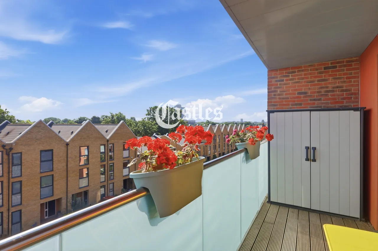 Bathurst Square, London, N15, photo 13
