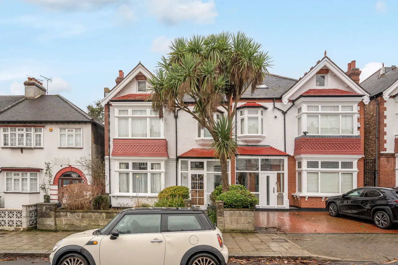 4 bed house for sale — 18 Fontaine Road, London