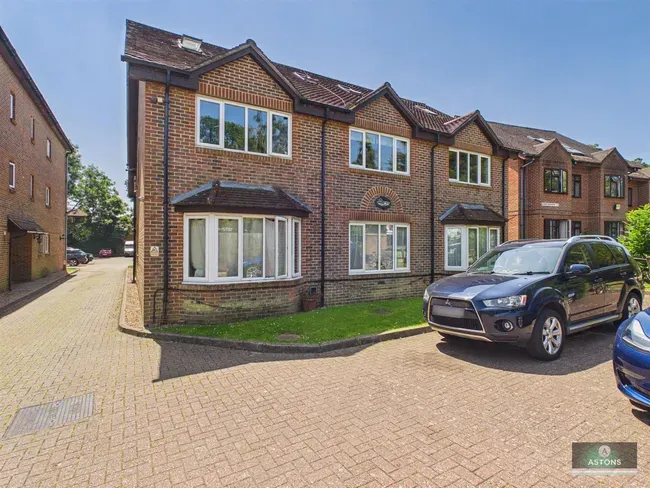 1 bed flat for sale — Maple Green, Southgate
