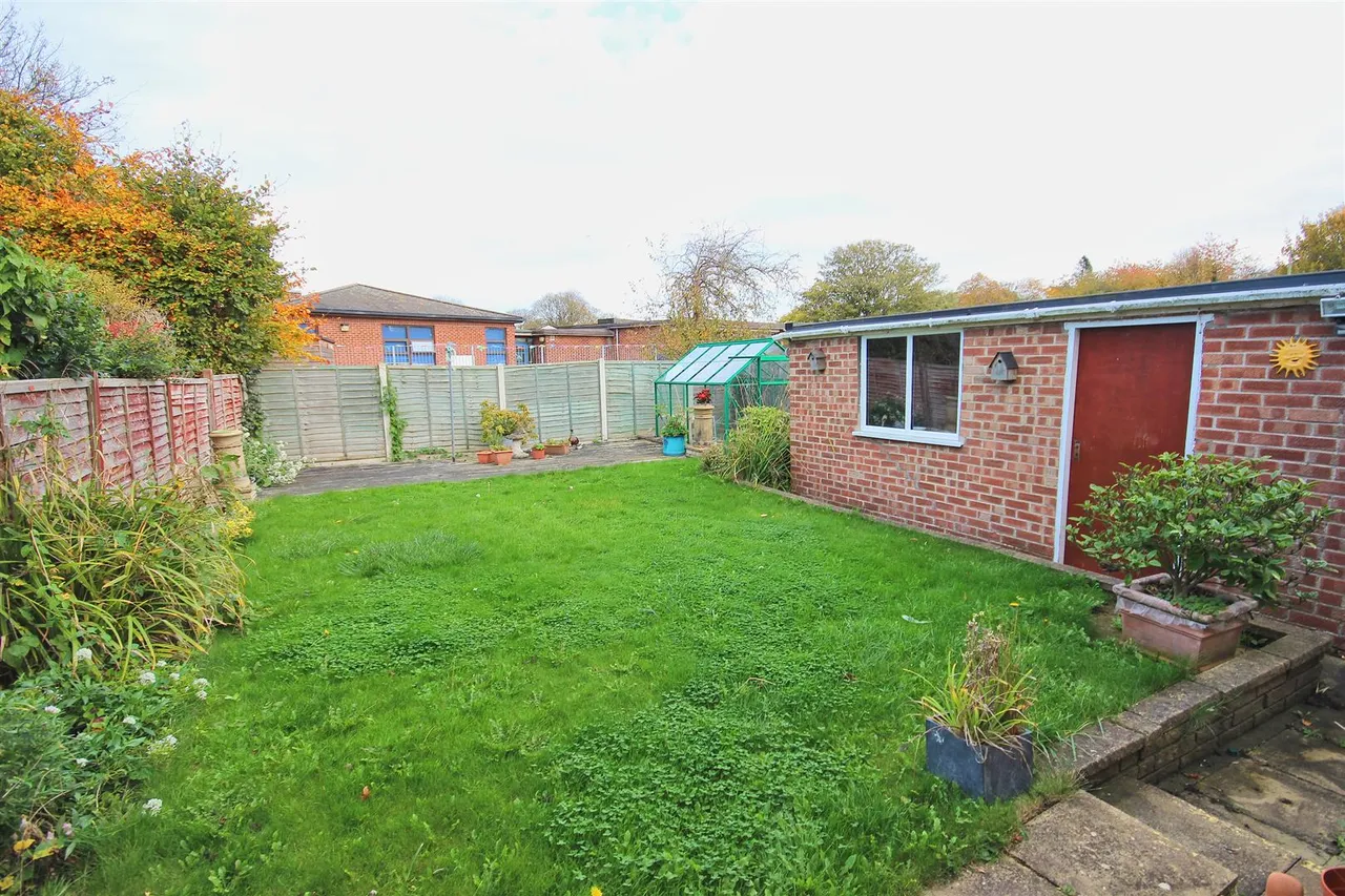 Willows Drive, Hornsea, photo 17