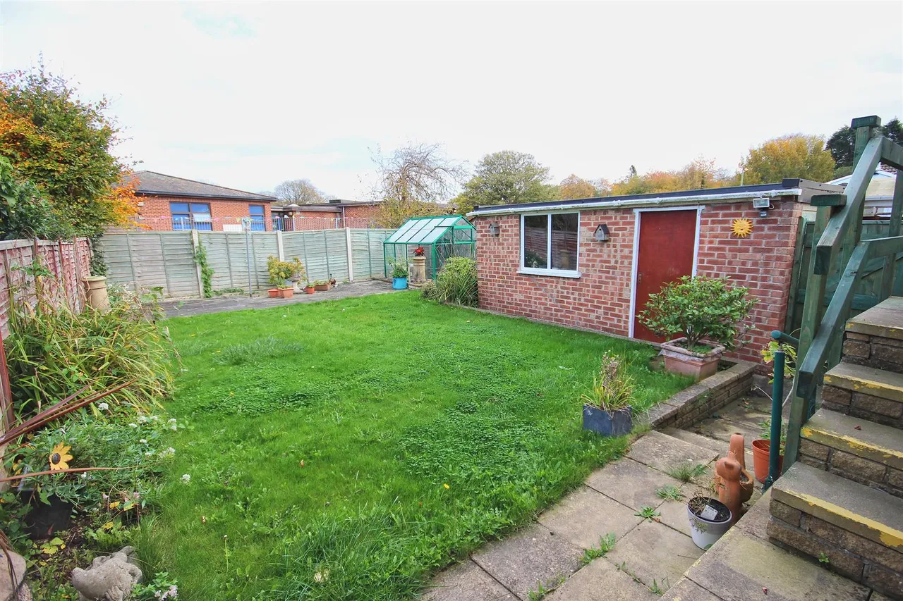 Willows Drive, Hornsea, photo 2