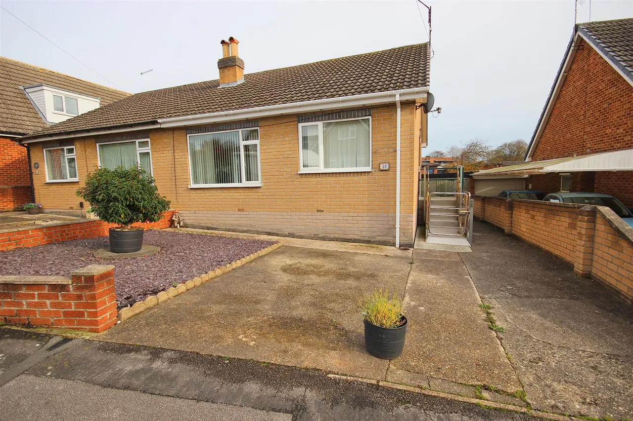 2 bed house for sale — Willows Drive, Hornsea