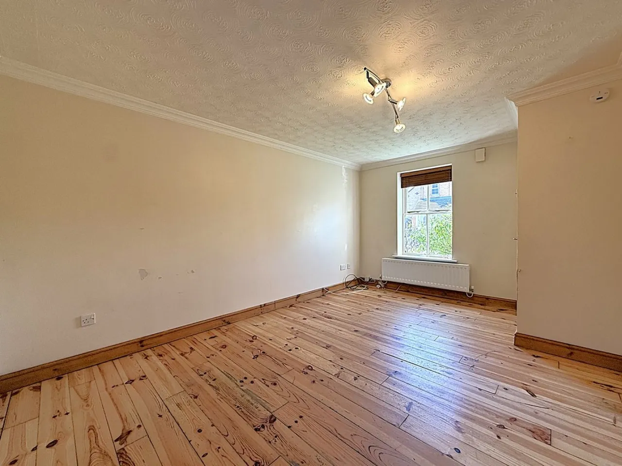 Regents Close, Highwoods, photo 7