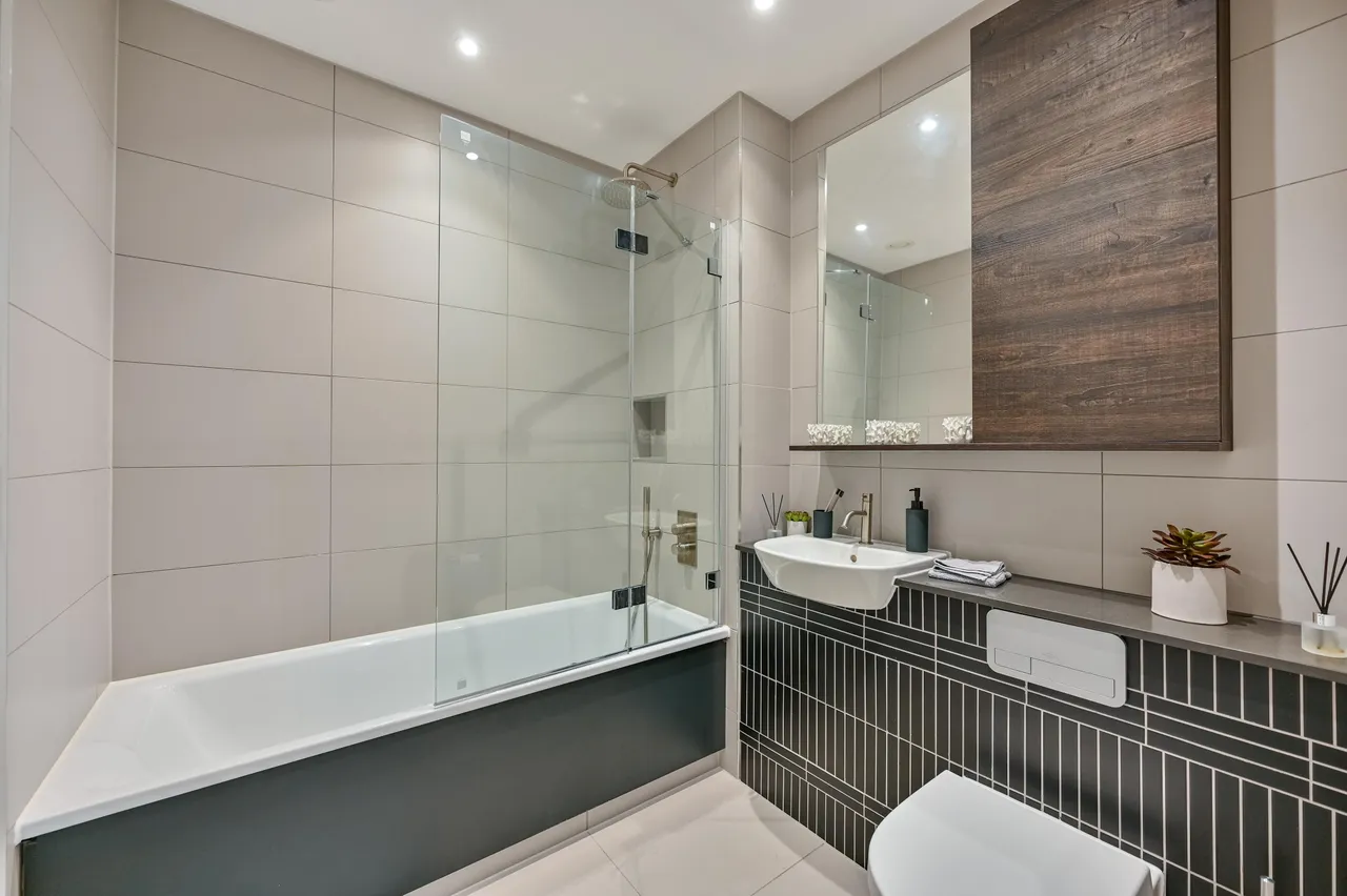 Showflat 1 (1 bed), Charter Place, Hounslow, photo 9