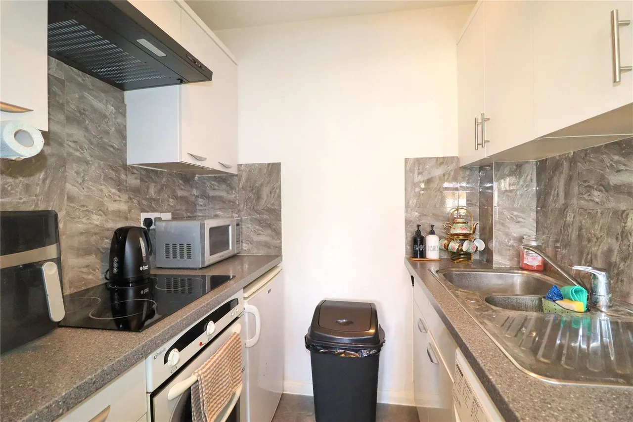 Bower Court, Woking, GU22, photo 4