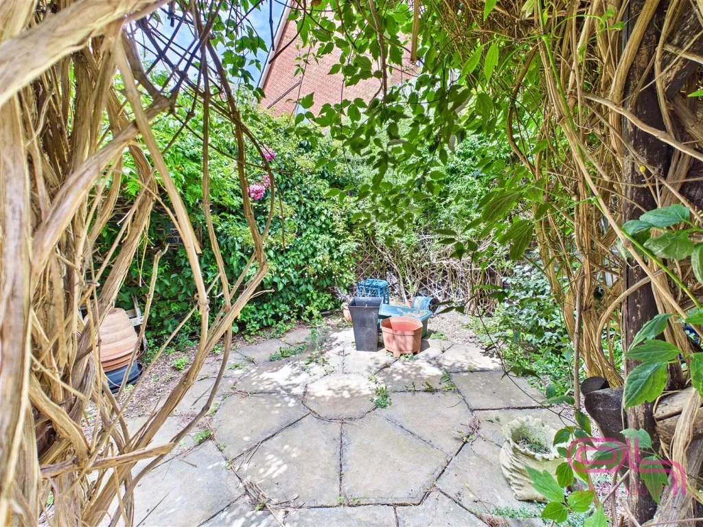 Newby Close, Burton-On-Trent, DE15, photo 37
