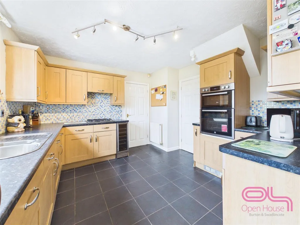 Newby Close, Burton-On-Trent, DE15, photo 12