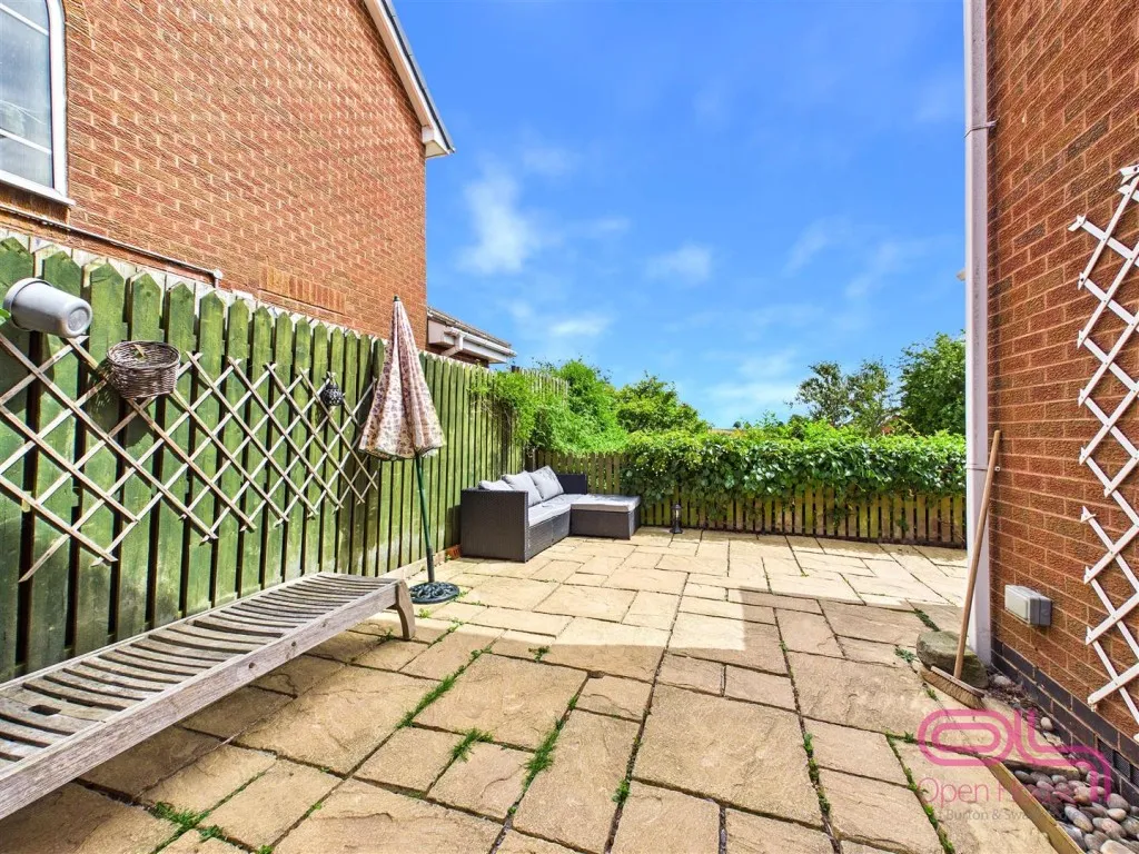Newby Close, Burton-On-Trent, DE15, photo 32
