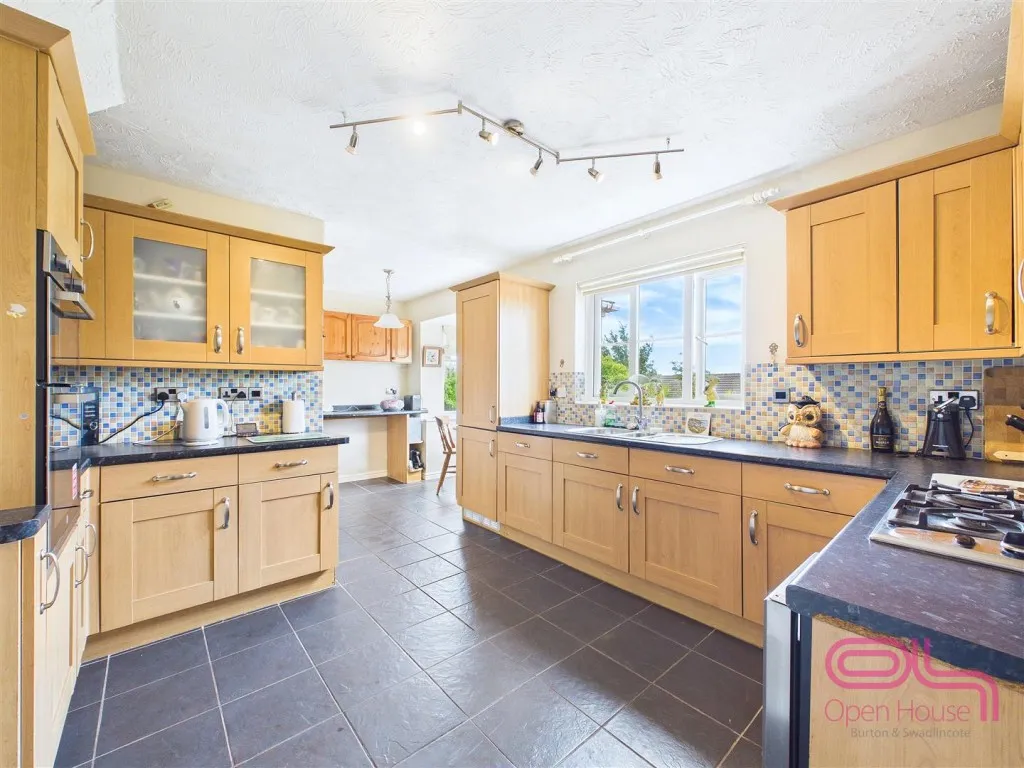 Newby Close, Burton-On-Trent, DE15, photo 11