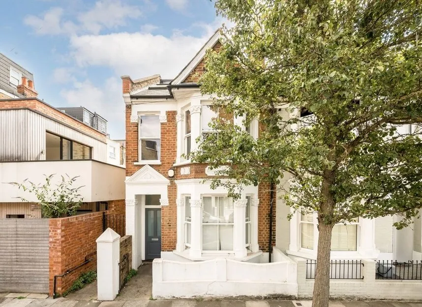 2 bed flat to rent — Rowallan Road, Munster Village, SW6