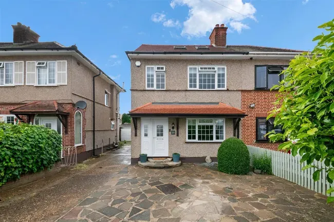 4 bed house for sale — Dorset Avenue, Hayes
