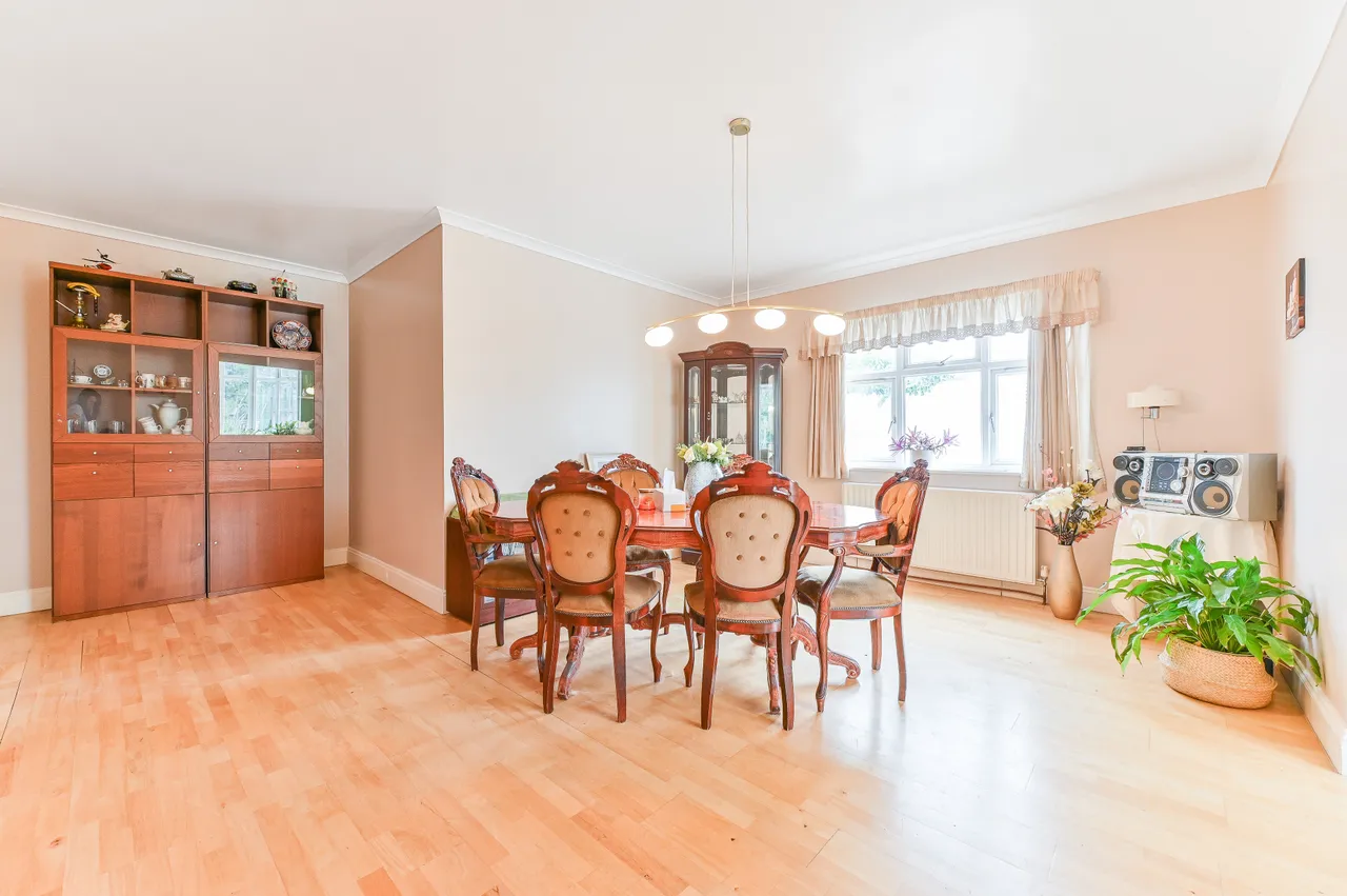 56 Hill Crescent, Worcester Park, photo 7
