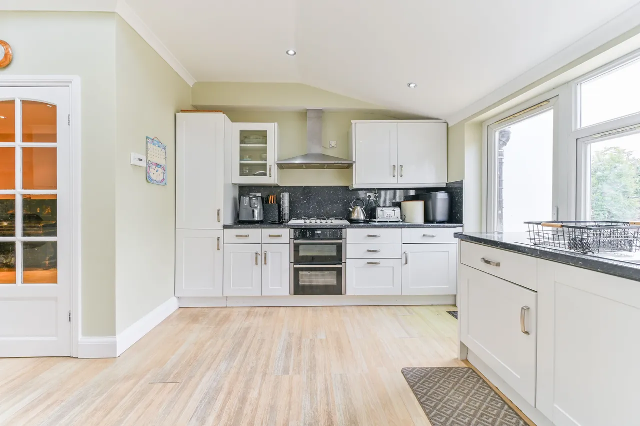 56 Hill Crescent, Worcester Park, photo 9
