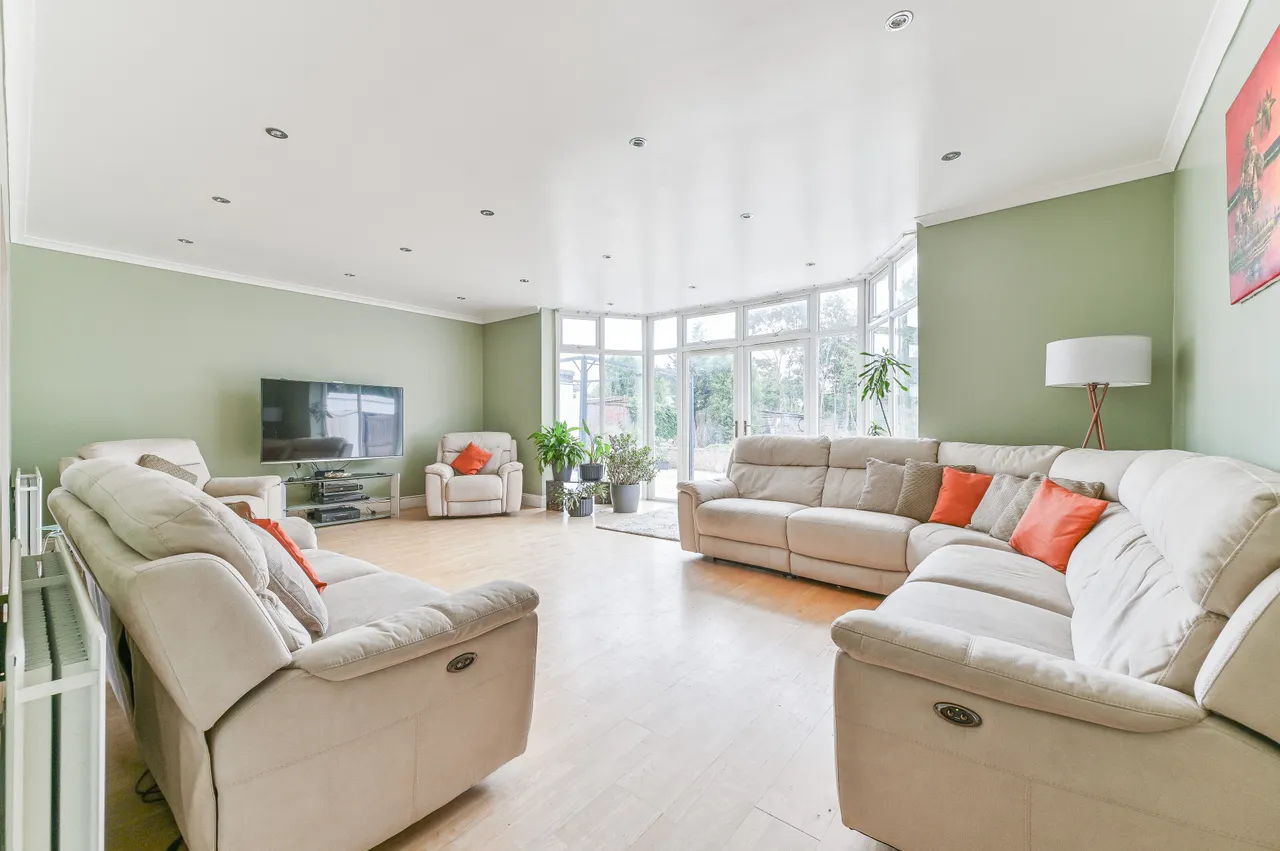 56 Hill Crescent, Worcester Park, photo 6