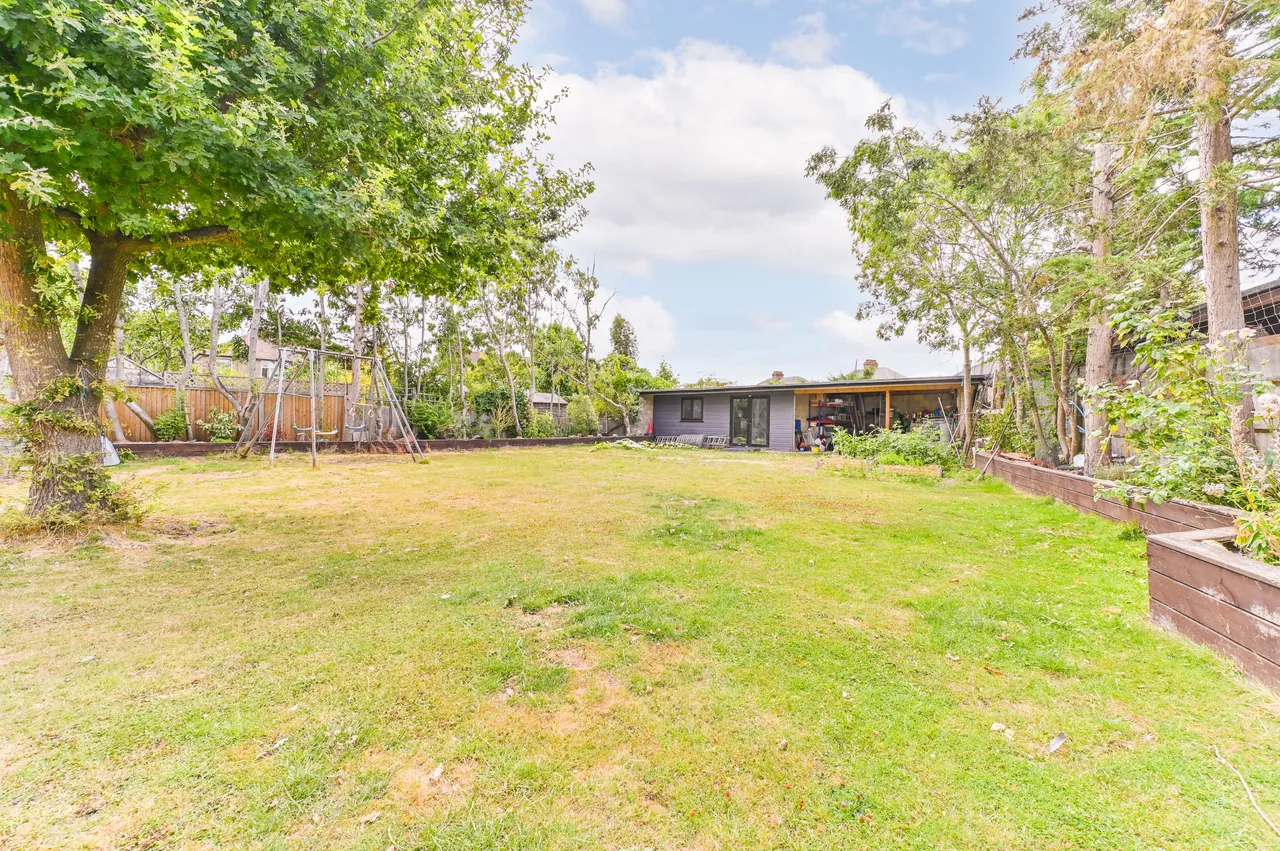 56 Hill Crescent, Worcester Park, photo 8