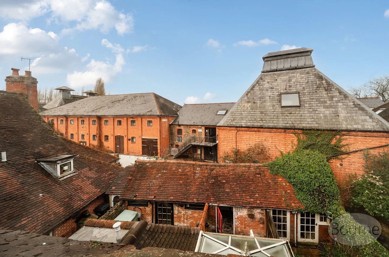 Bridge Square, Farnham, GU9, photo 9