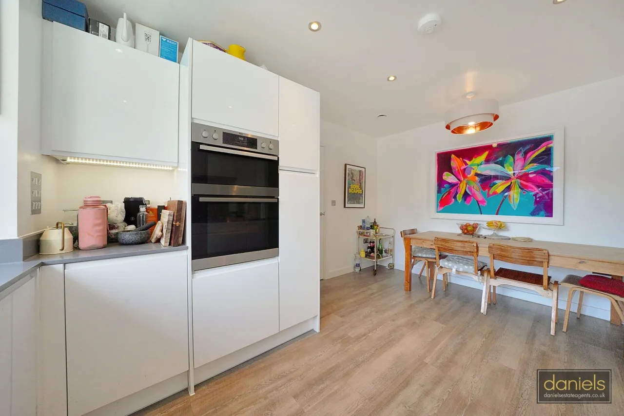 Reservoir Way, Willesden, NW10, photo 2