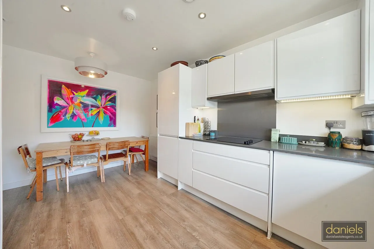 Reservoir Way, Willesden, NW10, photo 6