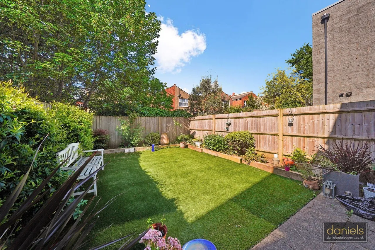 Reservoir Way, Willesden, NW10, photo 4